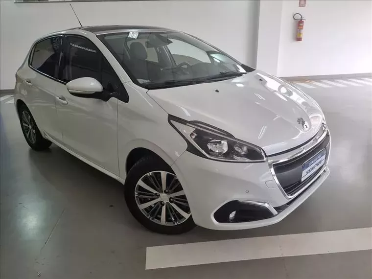 Peugeot 208 Branco 9