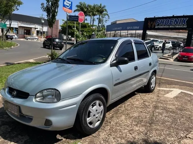 Chevrolet Classic Prata 4