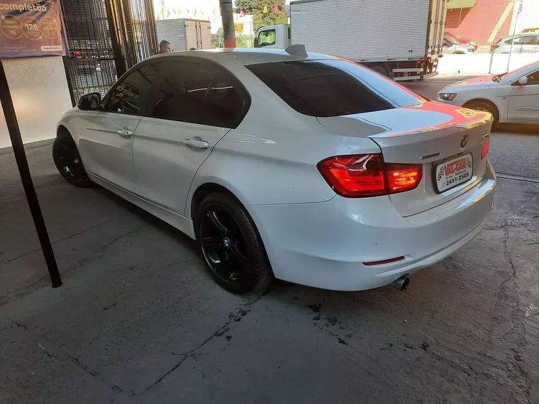 BMW 320i Branco 14