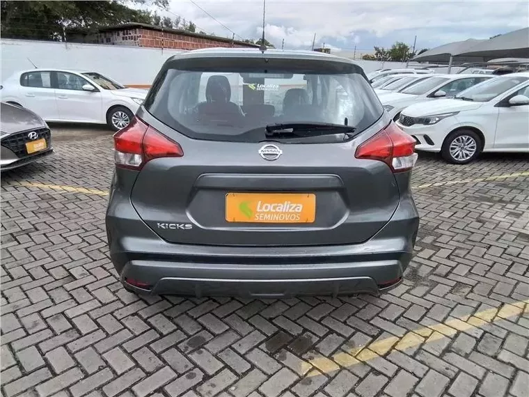 Nissan Kicks Cinza 7