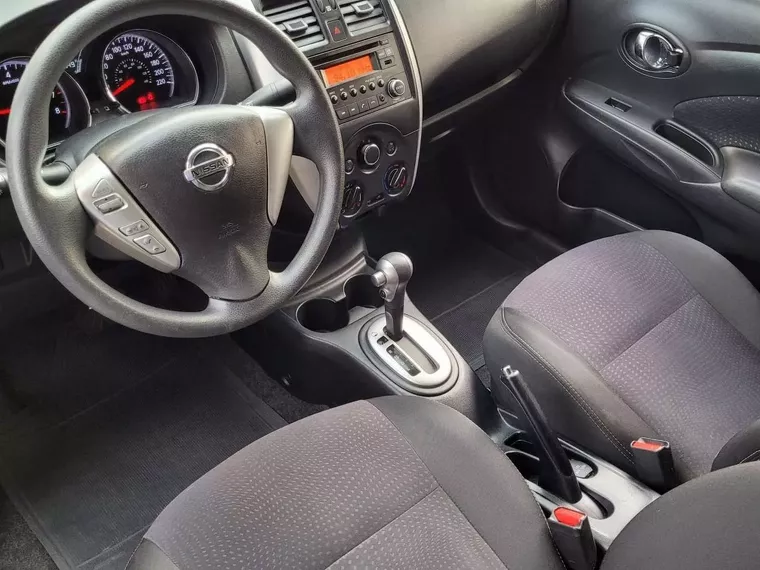 Nissan Versa Preto 11