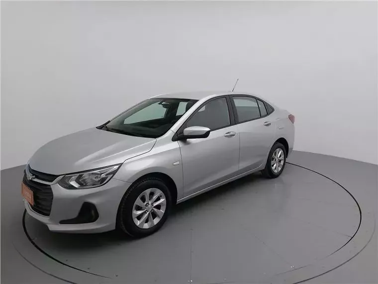 Chevrolet Onix Prata 16