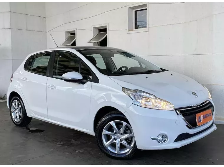 Peugeot 208 Branco 18