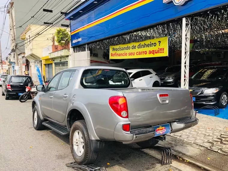 Mitsubishi L200 Prata 19