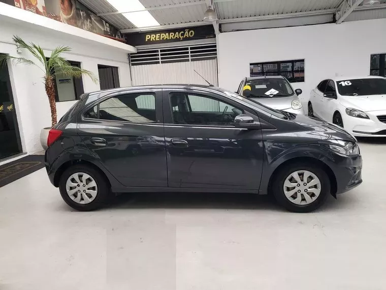 Chevrolet Onix Cinza 11