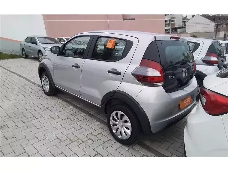 Fiat Mobi Prata 4