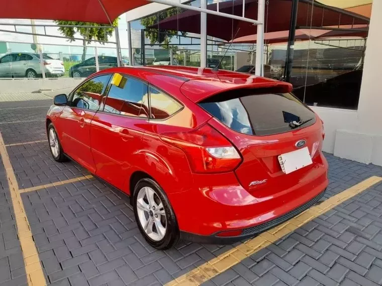 Ford Focus Vermelho 7