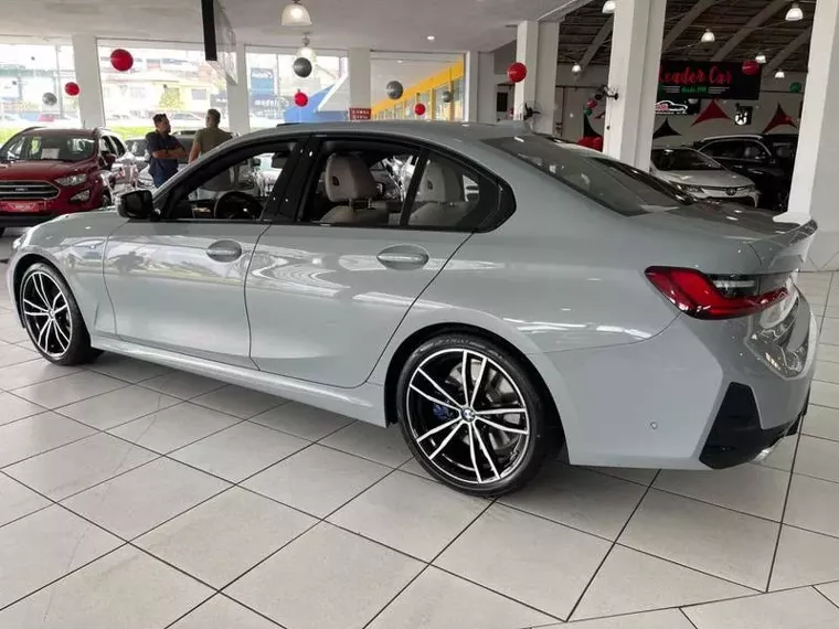 BMW 320i Cinza 4