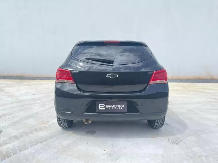 Chevrolet Onix Preto 5