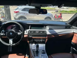 BMW 528i