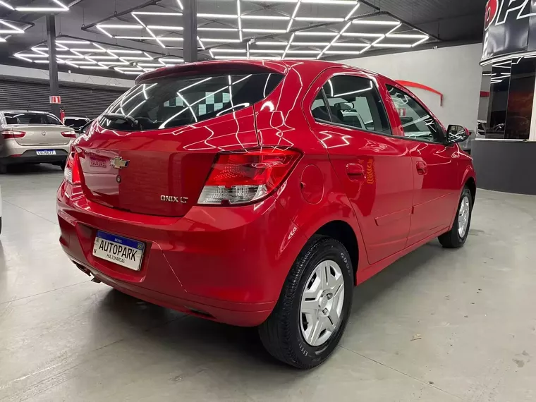 Chevrolet Onix Vermelho 7