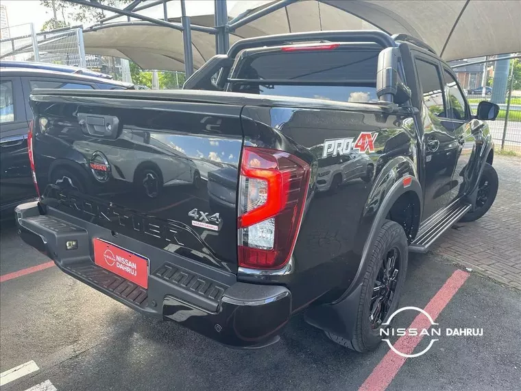 Nissan Frontier Preto 18