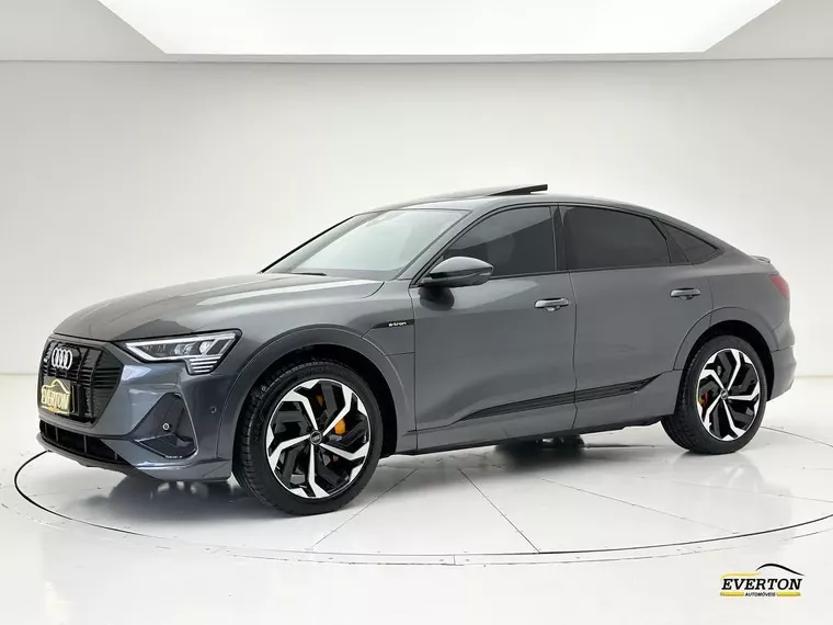 Audi E-tron Cinza 7