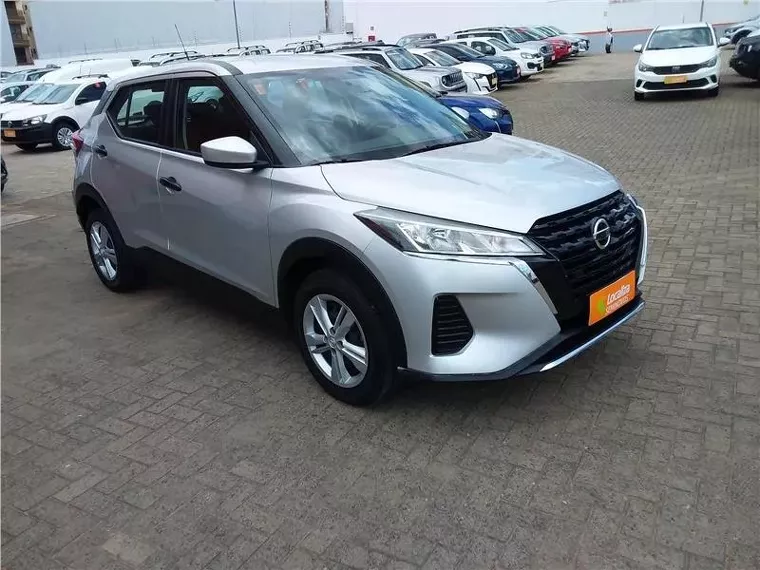 Nissan Kicks Prata 1