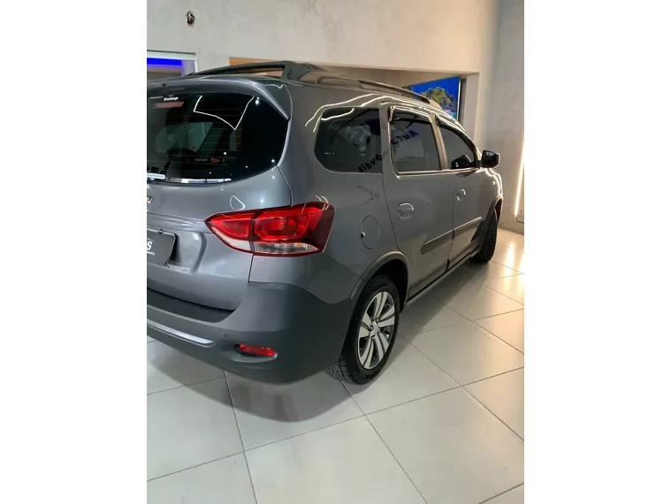 Chevrolet Spin Cinza 18