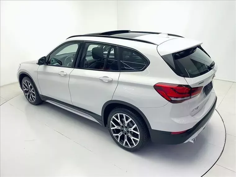 BMW X1 Branco 13