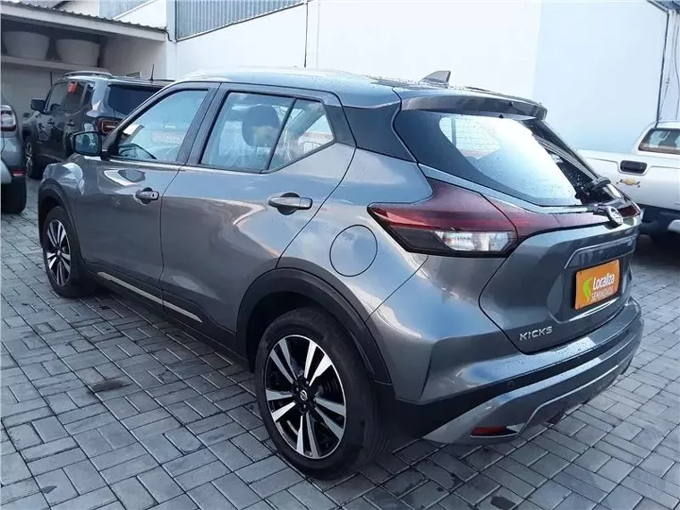 Nissan Kicks Cinza 5