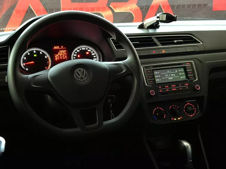 Volkswagen Voyage Prata 3