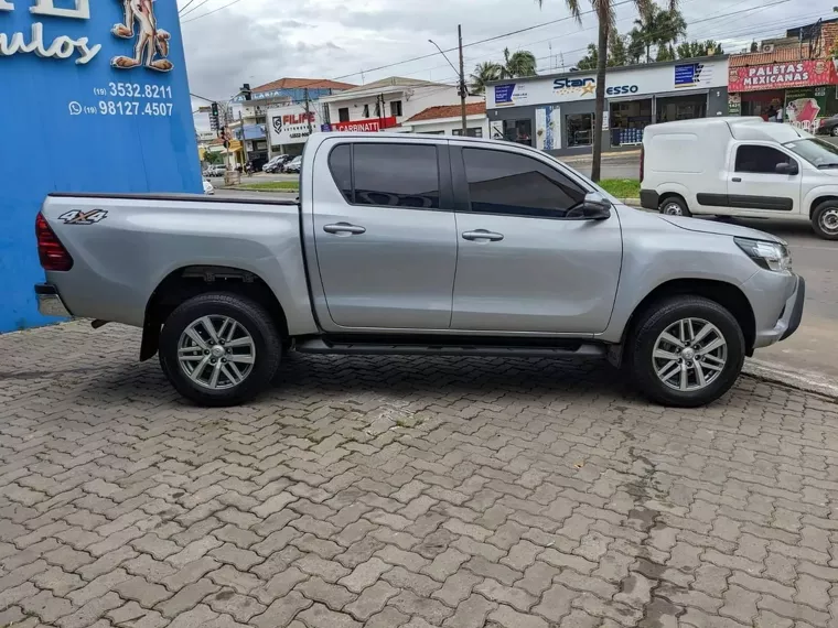 Toyota Hilux Prata 12