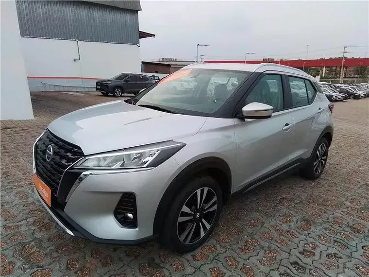 Nissan Kicks Prata 11