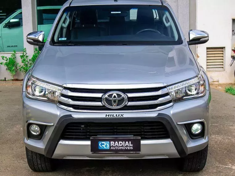 Toyota Hilux Prata 2