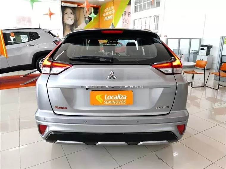 Mitsubishi Eclipse Cross Prata 2