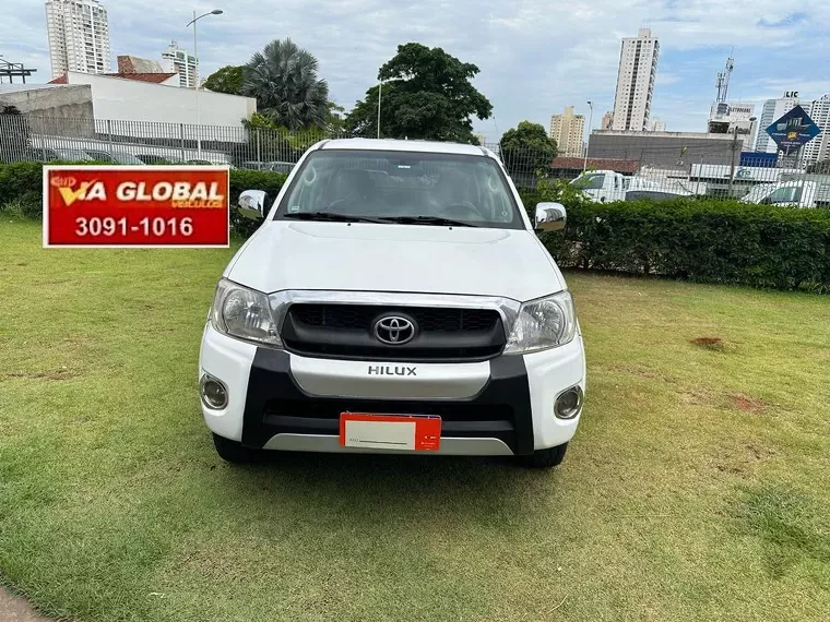 Toyota Hilux Branco 4