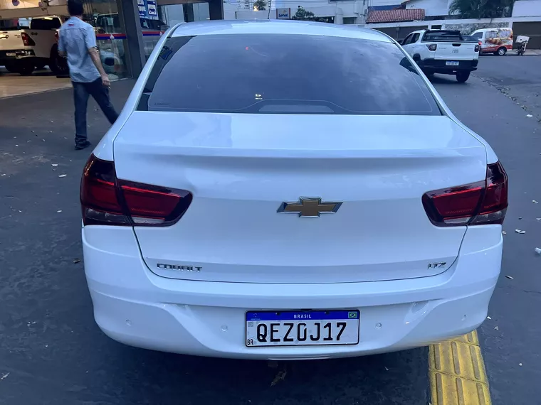 Chevrolet Cobalt Branco 21