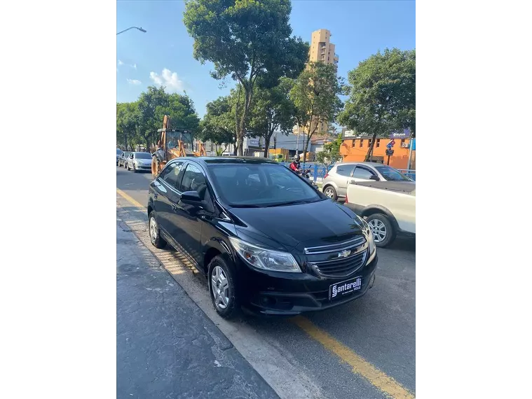 Chevrolet Onix Preto 1