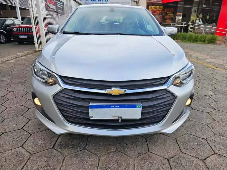 Chevrolet Onix Prata 5