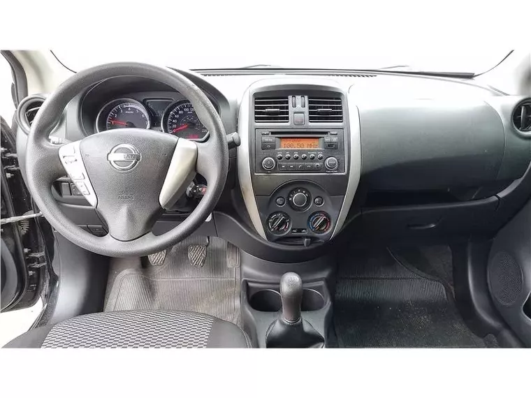 Nissan Versa Preto 9