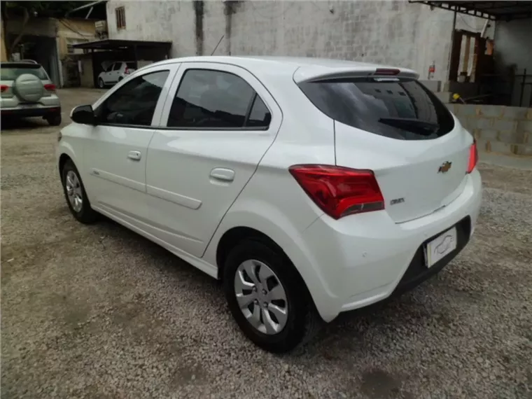 Chevrolet Onix Branco 2