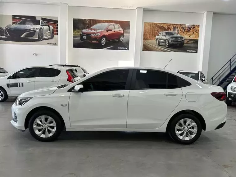 Chevrolet Onix Branco 8