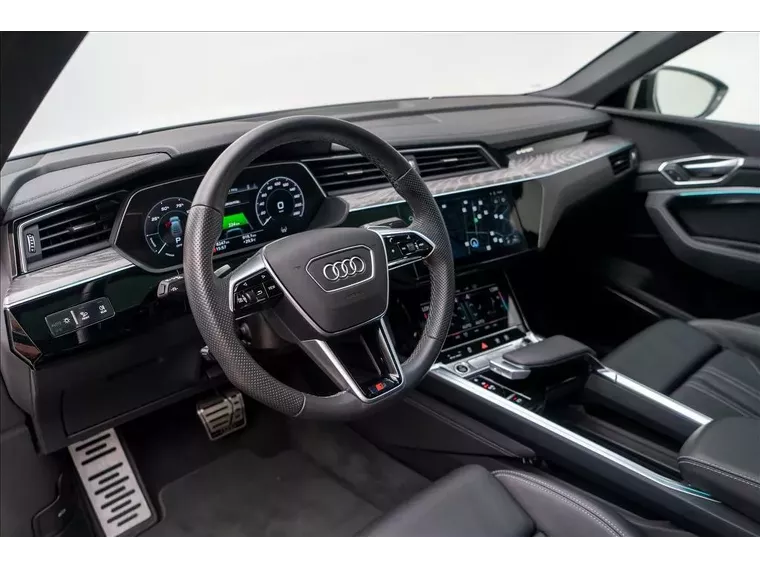 Audi E-tron Branco 10