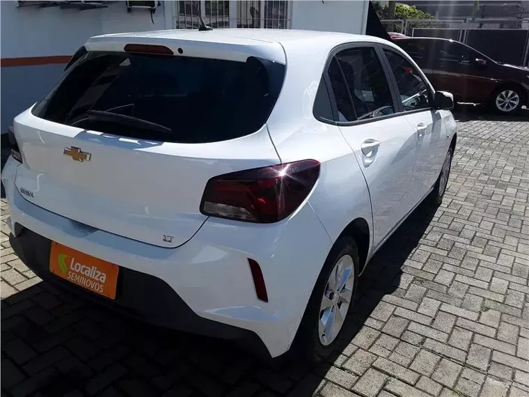 Chevrolet Onix Branco 5