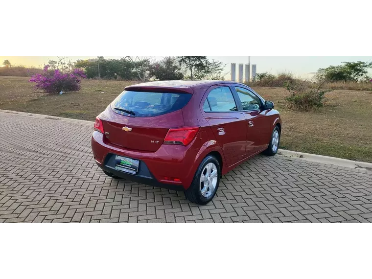 Chevrolet Onix Vinho 6