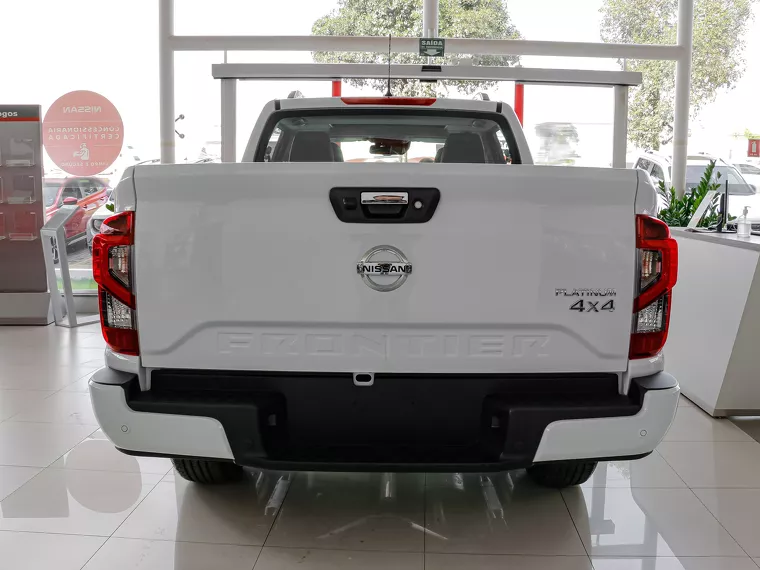 Nissan Frontier Branco 10