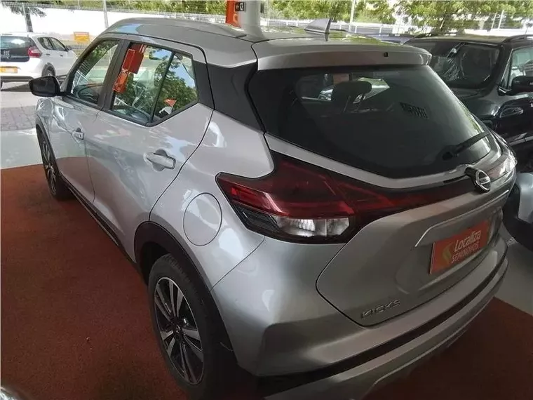 Nissan Kicks Prata 9