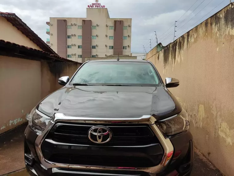 Toyota Hilux Preto 20