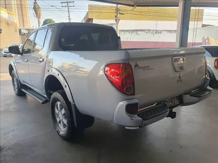 Mitsubishi L200 Prata 1