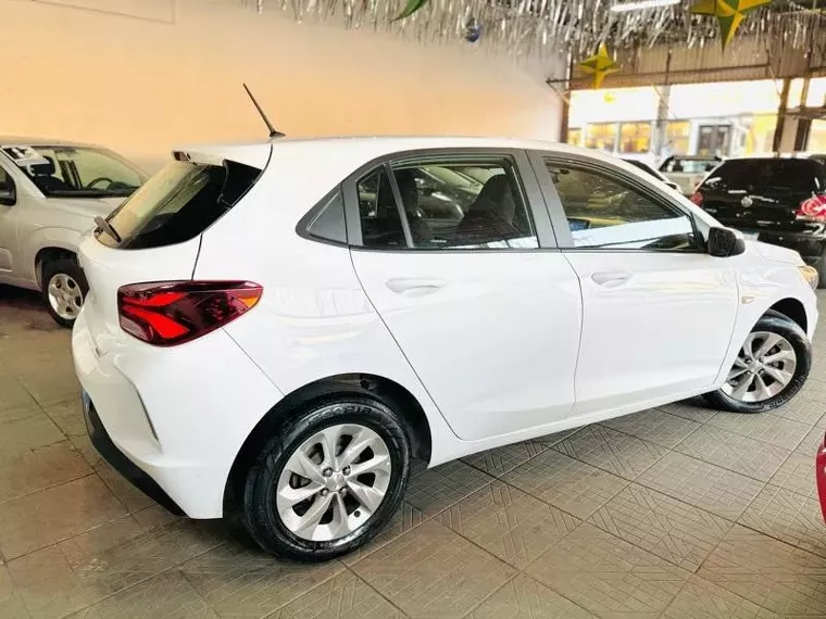 Chevrolet Onix Branco 8