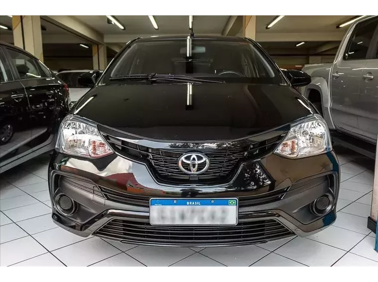 Toyota Etios Preto 5