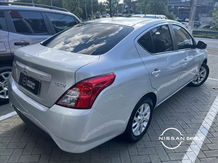 Nissan Versa Prata 5