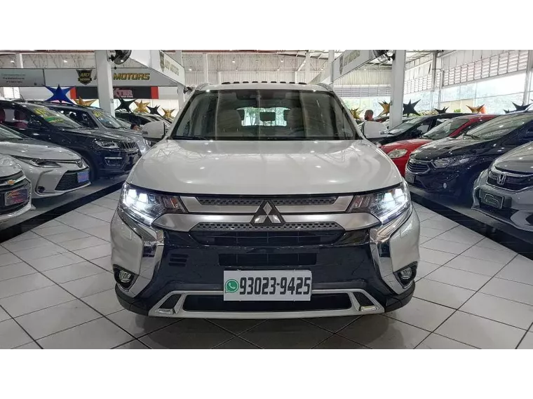 Mitsubishi Outlander Branco 17