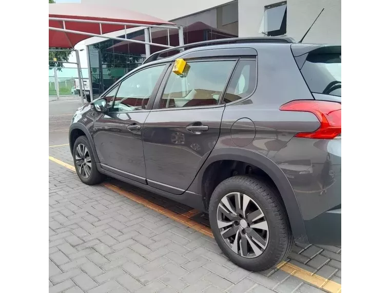 Peugeot 2008 Cinza 6