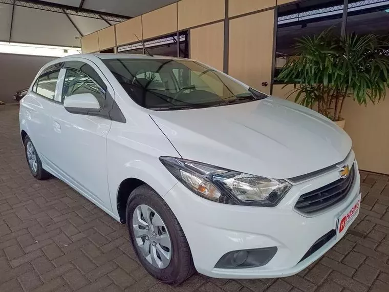 Chevrolet Onix Branco 1