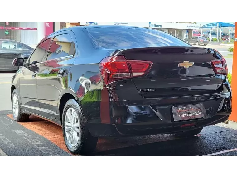 Chevrolet Cobalt Preto 5