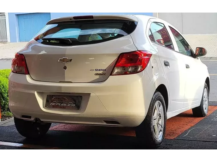 Chevrolet Onix Branco 3