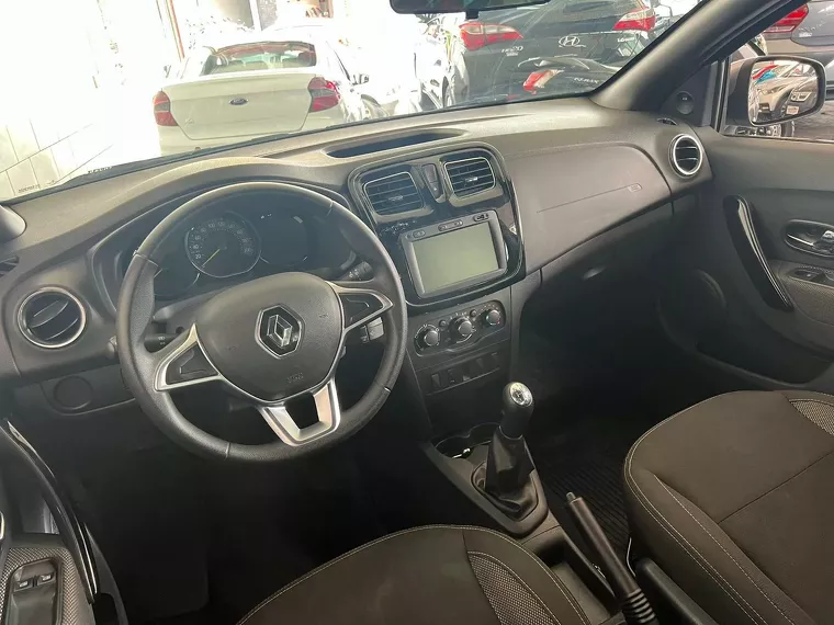 Renault Logan Cinza 12