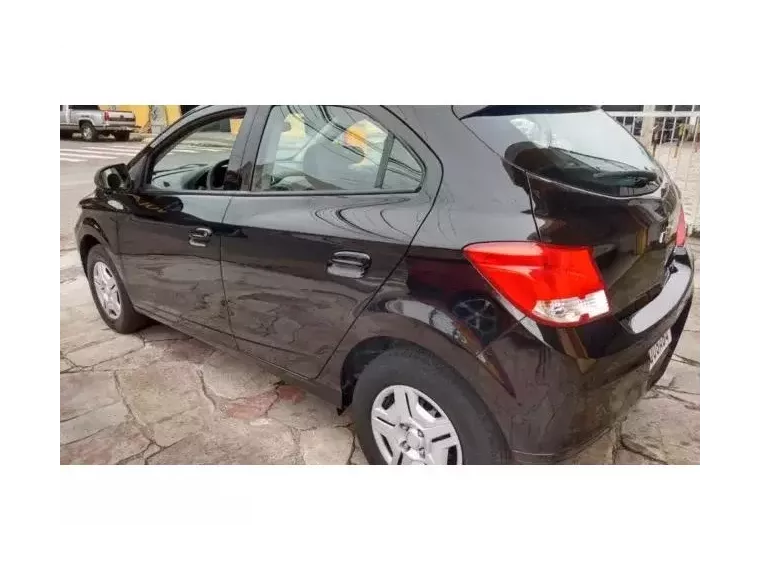 Chevrolet Onix Preto 5